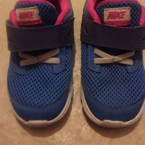 Nike toddler shoes size 8
