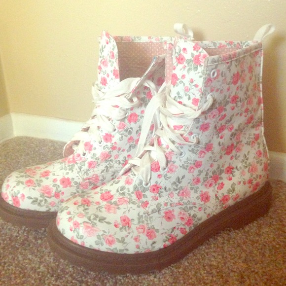 Arizona floral combat boot