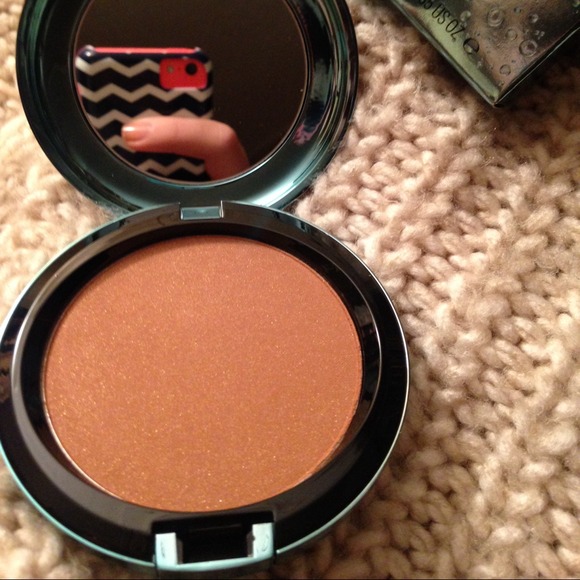 MAC LE Refined Golden Bronzer from AA collection