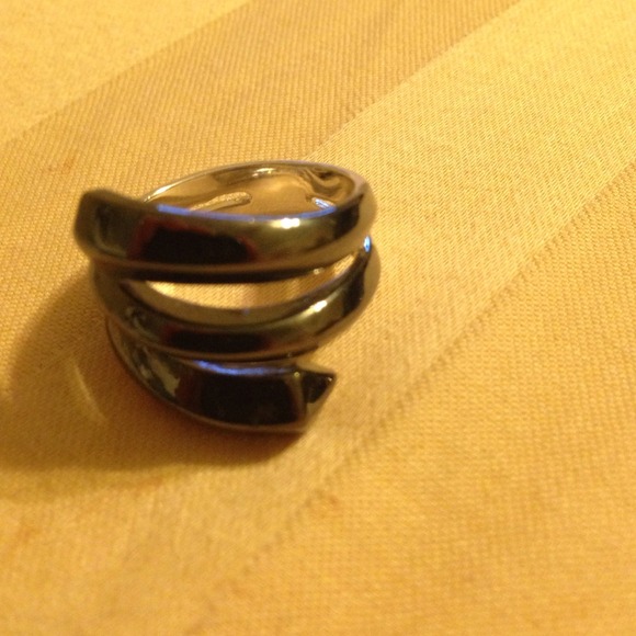 Lia Sophia spiral ring