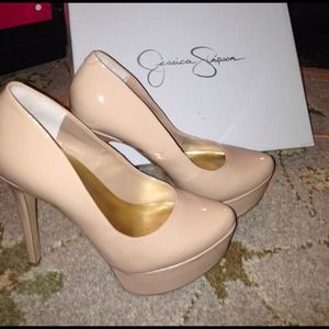 Jessica Simpson nude pumps size 6.5