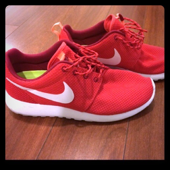 red roshe runs 7.5