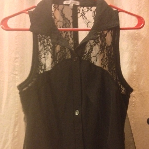 Black button down tank w/ tull and lace upper back