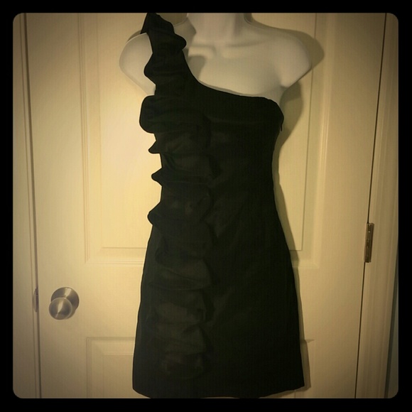 Ruffled black dress - Picture 1 of 4