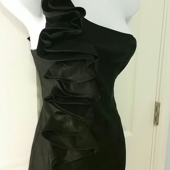 Ruffled black dress - Picture 3 of 4