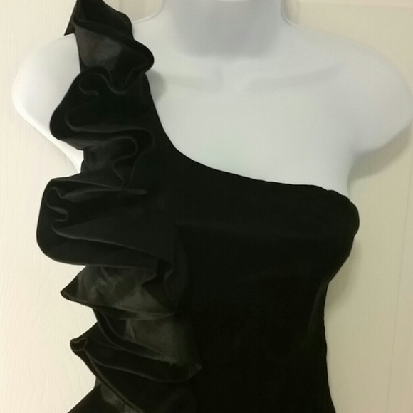 Ruffled black dress - Picture 4 of 4