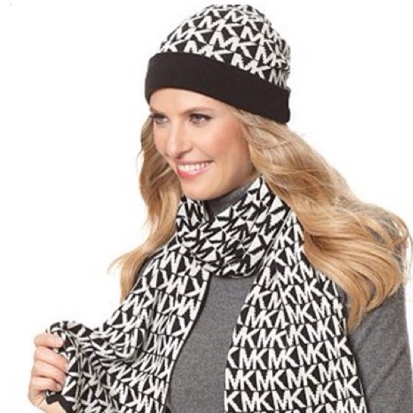 Michael kors scarf and hat 100% authentic