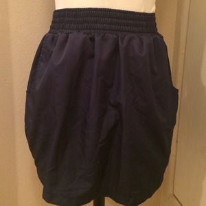 Nylon skirt with pockets.