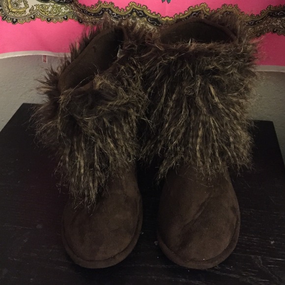 Furry slipper booties size L 10-12