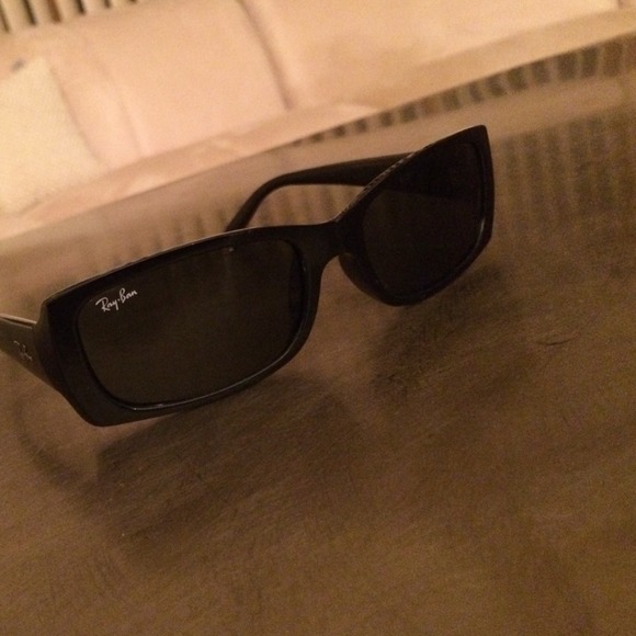 Black Ray Ban Shades.  So Cool!! 😎