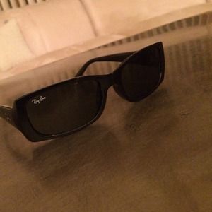 Black Ray Ban Shades.  So Cool!! 😎