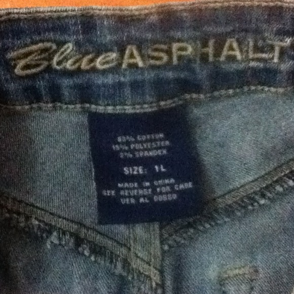 Gently used skinny jeans worn only a few times - Picture 2 of 3