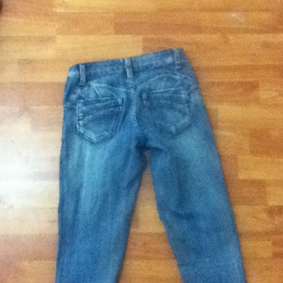 Gently used skinny jeans worn only a few times - Picture 3 of 3