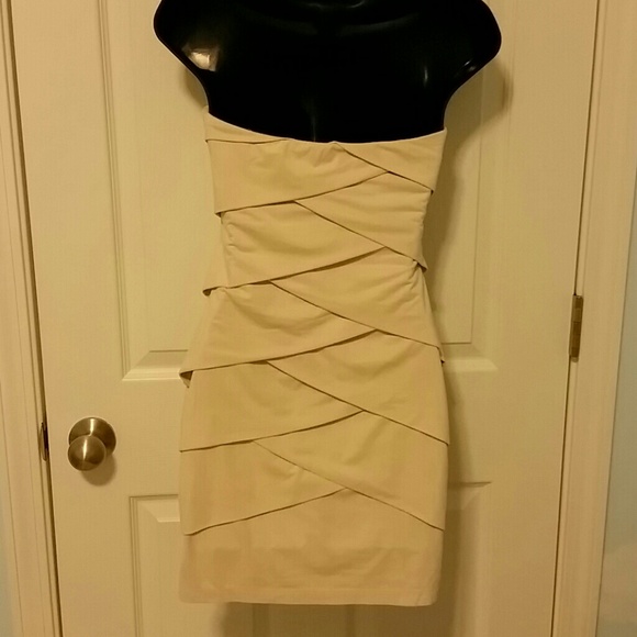 beige layered dress - Picture 2 of 4