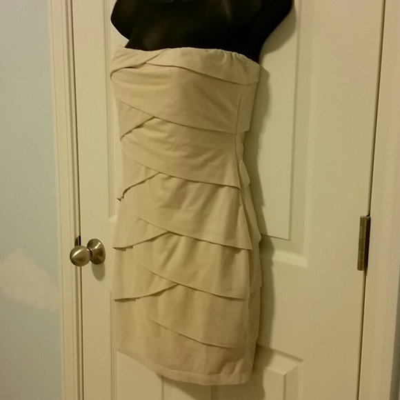 beige layered dress - Picture 3 of 4