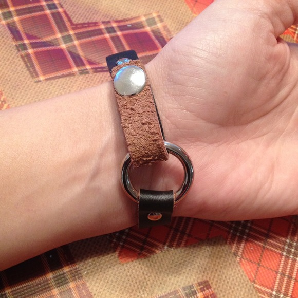 🔴 Rhinestone Cross Bracelet - Picture 2 of 3