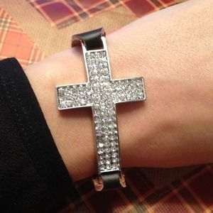 🔴 Rhinestone Cross Bracelet
