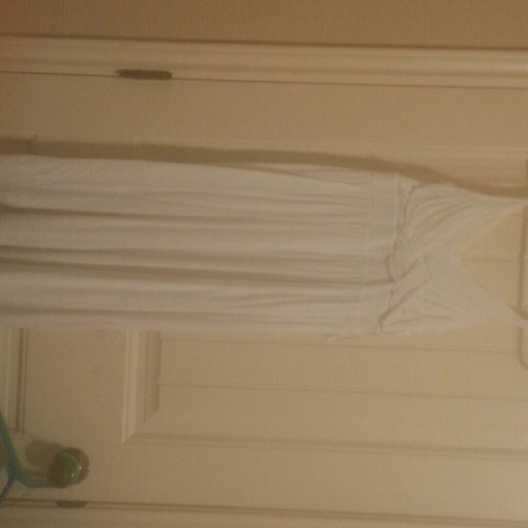 White dress - Picture 1 of 3