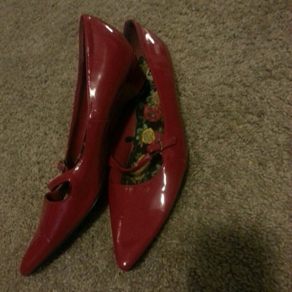 Shoes - Picture 2 of 3