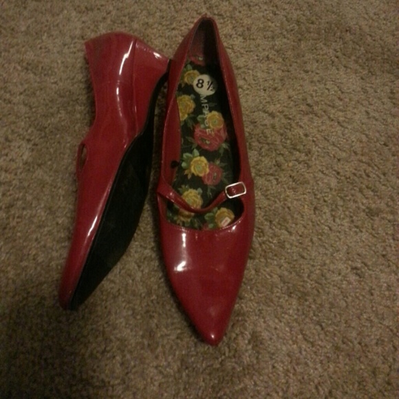 Shoes - Picture 3 of 3