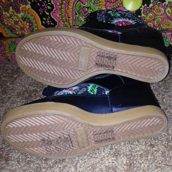 Graphic Wedges - Picture 3 of 4