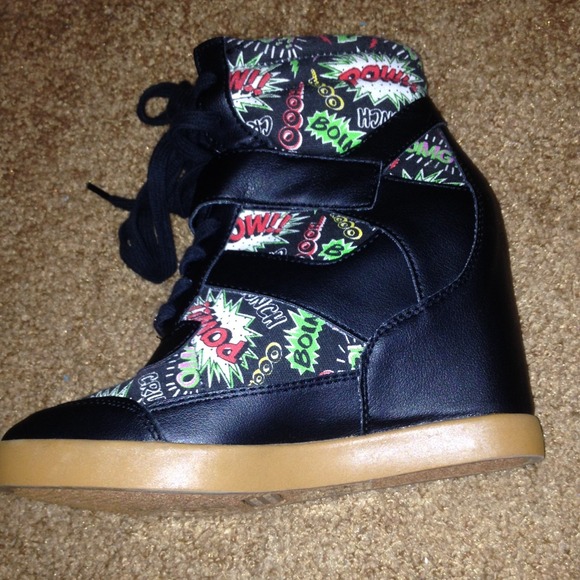 Graphic Wedges - Picture 4 of 4