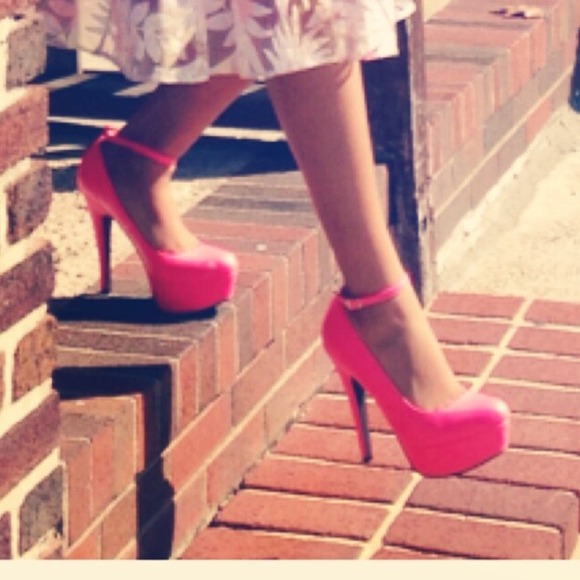 High Heels - Picture 1 of 3