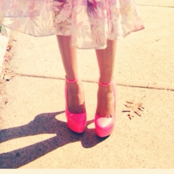 High Heels - Picture 2 of 3