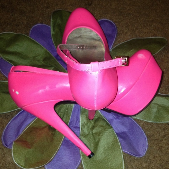 High Heels - Picture 3 of 3