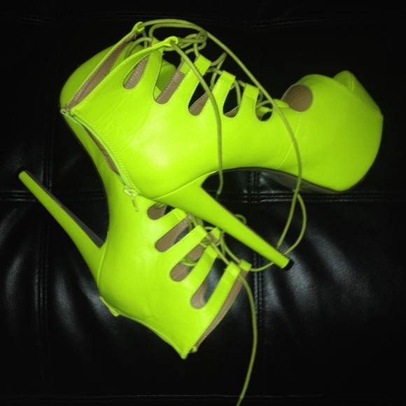 High Heels - Picture 1 of 3