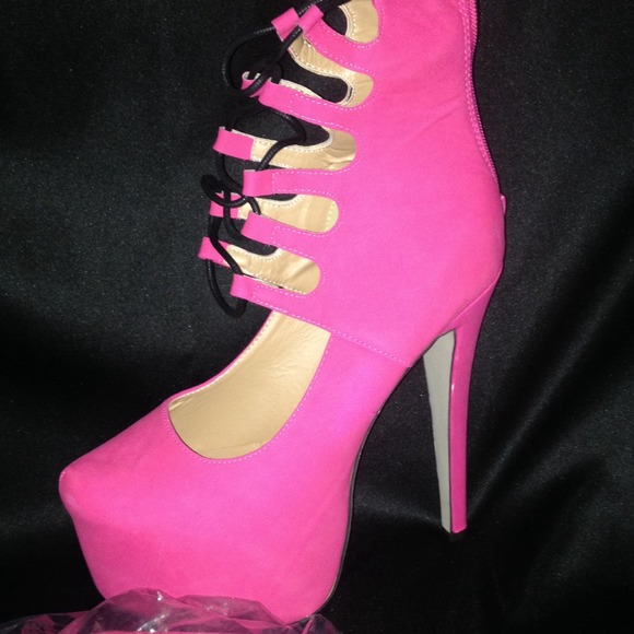 High Heels - Picture 2 of 4