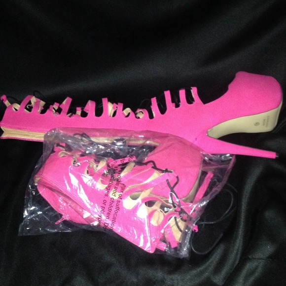 High Heels - Picture 4 of 4