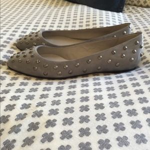 **SOLD**Pour La Victoire Juliet flat gray size 7