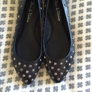 **SOLD** Pour La Victoire Juliet flat Black size 7