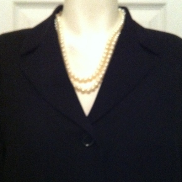 Black blazer 4 buttons - Picture 2 of 5