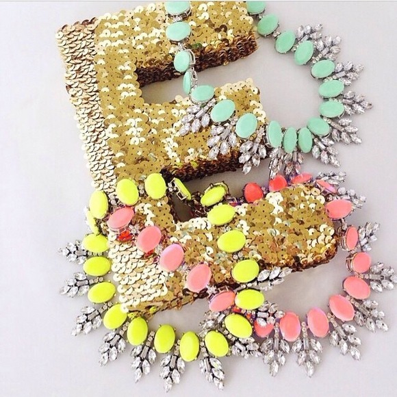 Jewelry | Coral Pink statement necklace - Picture 2 of 3