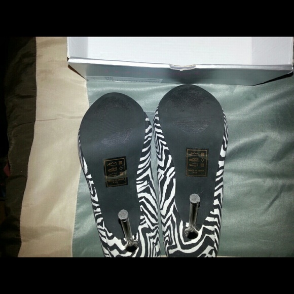 Sexy stilettos- worn once! - Picture 3 of 3