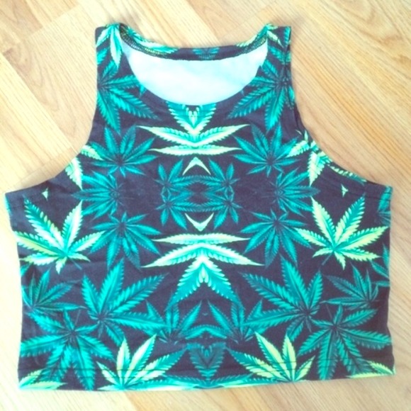 🎉sold Leaf crop top