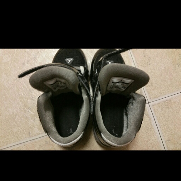 Toddler boy Jordans sold - Picture 2 of 4