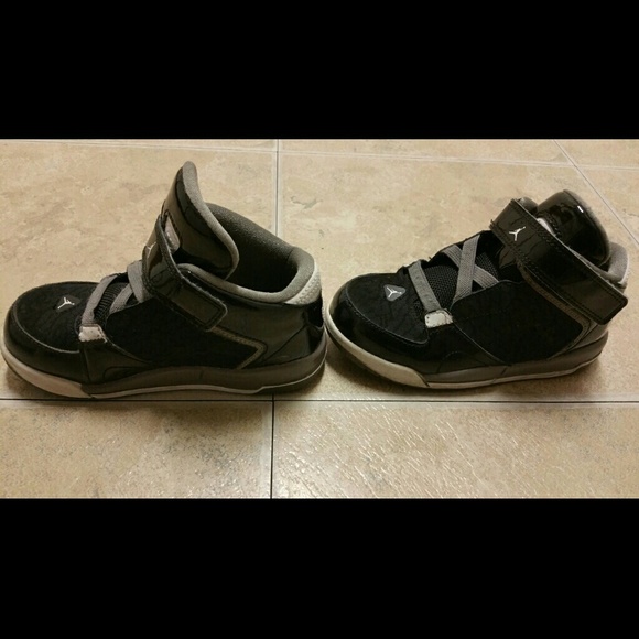 Toddler boy Jordans sold - Picture 3 of 4