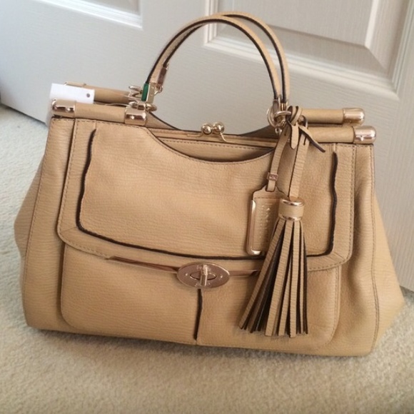 Coach Leather Purse with Kisslock Closure - Picture 3 of 12