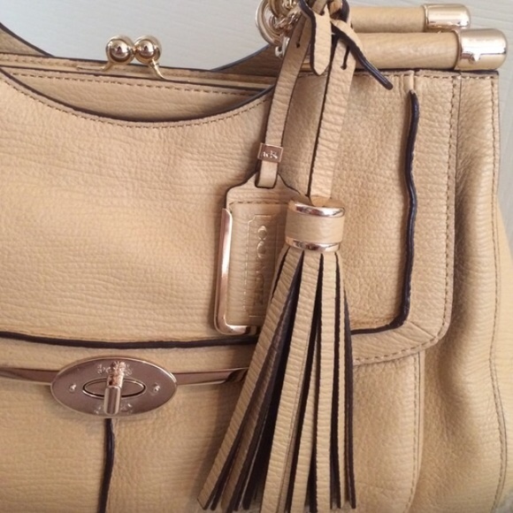 Coach Leather Purse with Kisslock Closure - Picture 4 of 12