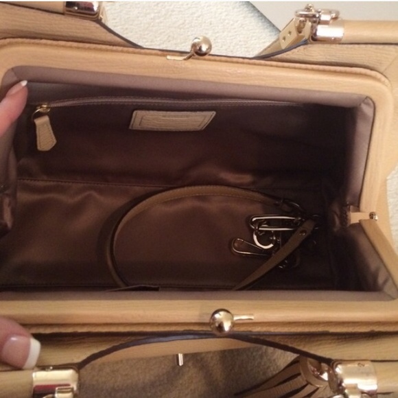 Coach Leather Purse with Kisslock Closure - Picture 5 of 12