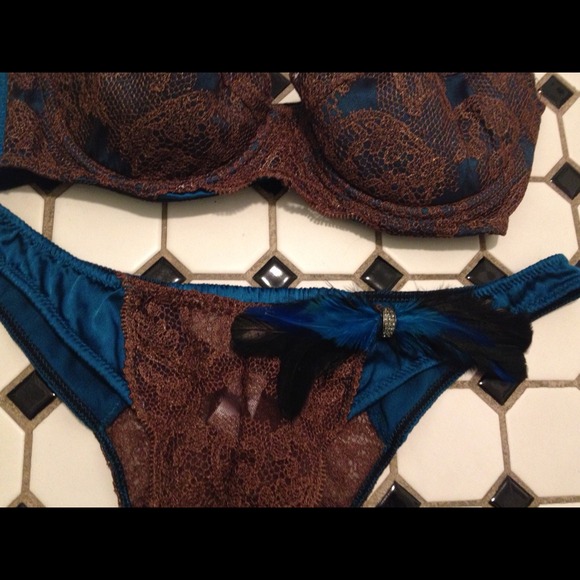 Victoria's Secret Very Sexy Bra & Panty Set - Picture 2 of 4