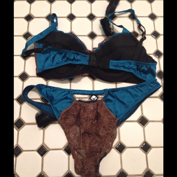 Victoria's Secret Very Sexy Bra & Panty Set - Picture 3 of 4