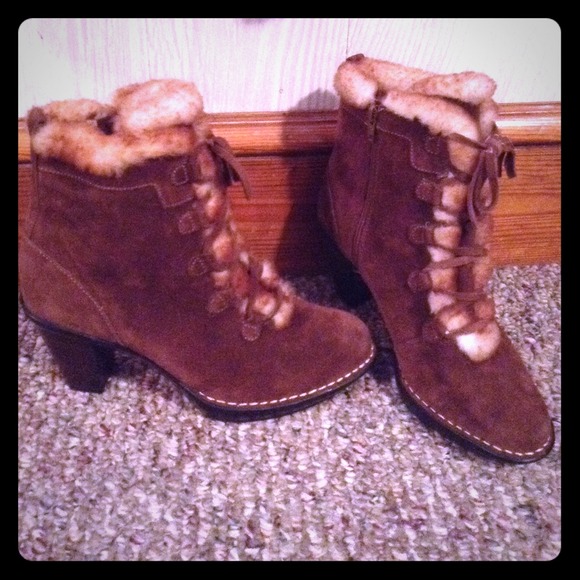 Brown Suede boots by Sofft size 7 NWOT