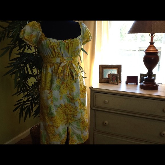 Diane VonFurstenberg size 6 yellow print dress