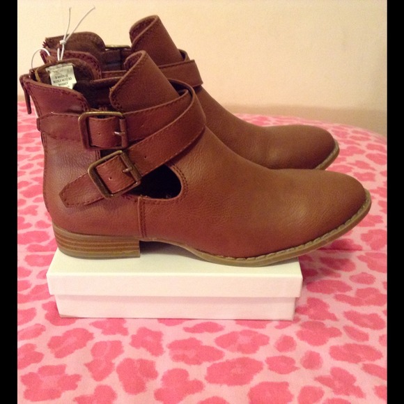 OLD NAVY brown leather booties