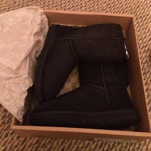 Black Ugg Boots.
