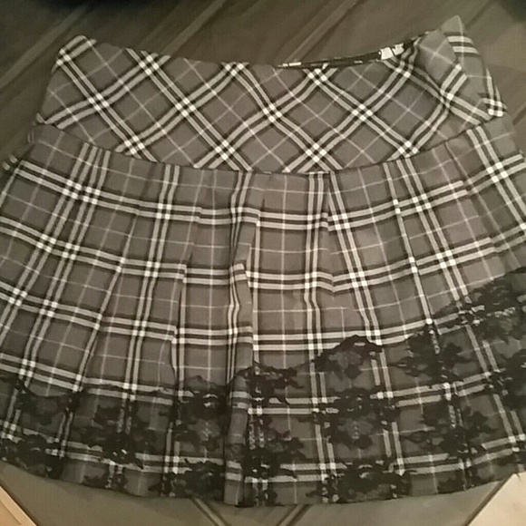 LAST CHANCE DONATING SOON Plaid skirt - Picture 3 of 4